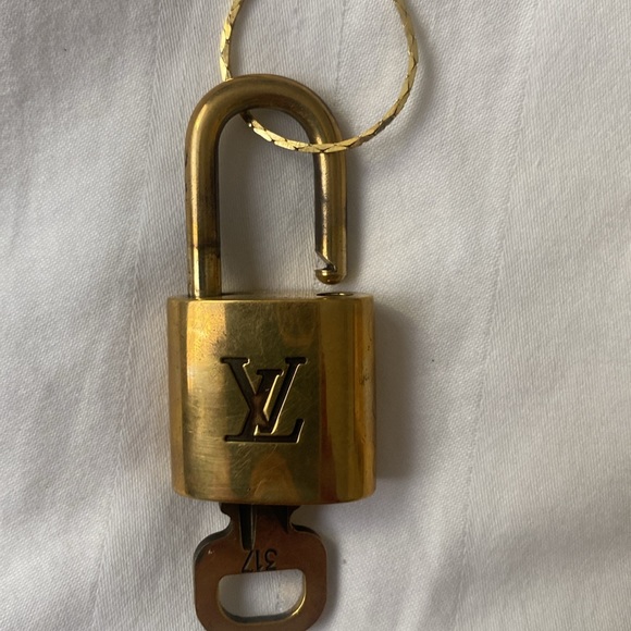 Louis Vuitton Gold Lock and Key on Chain - Picture 4 of 7